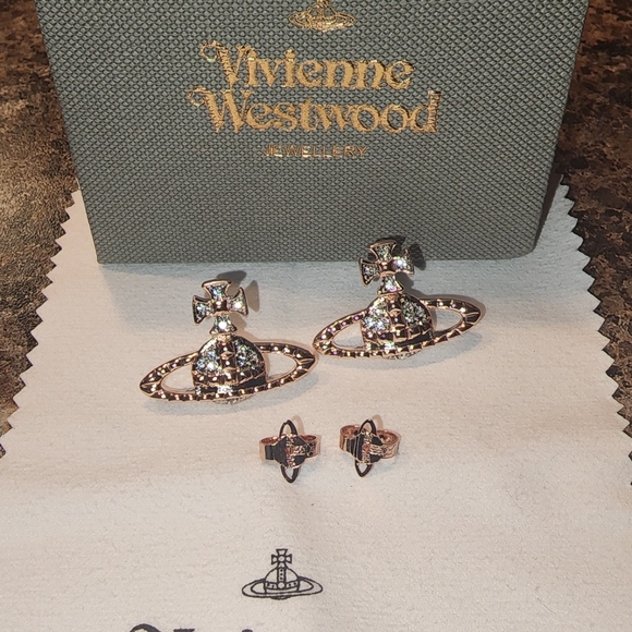 Vivienne Westwood Mayfair Bas Relief Earrings - Picture 5 of 5